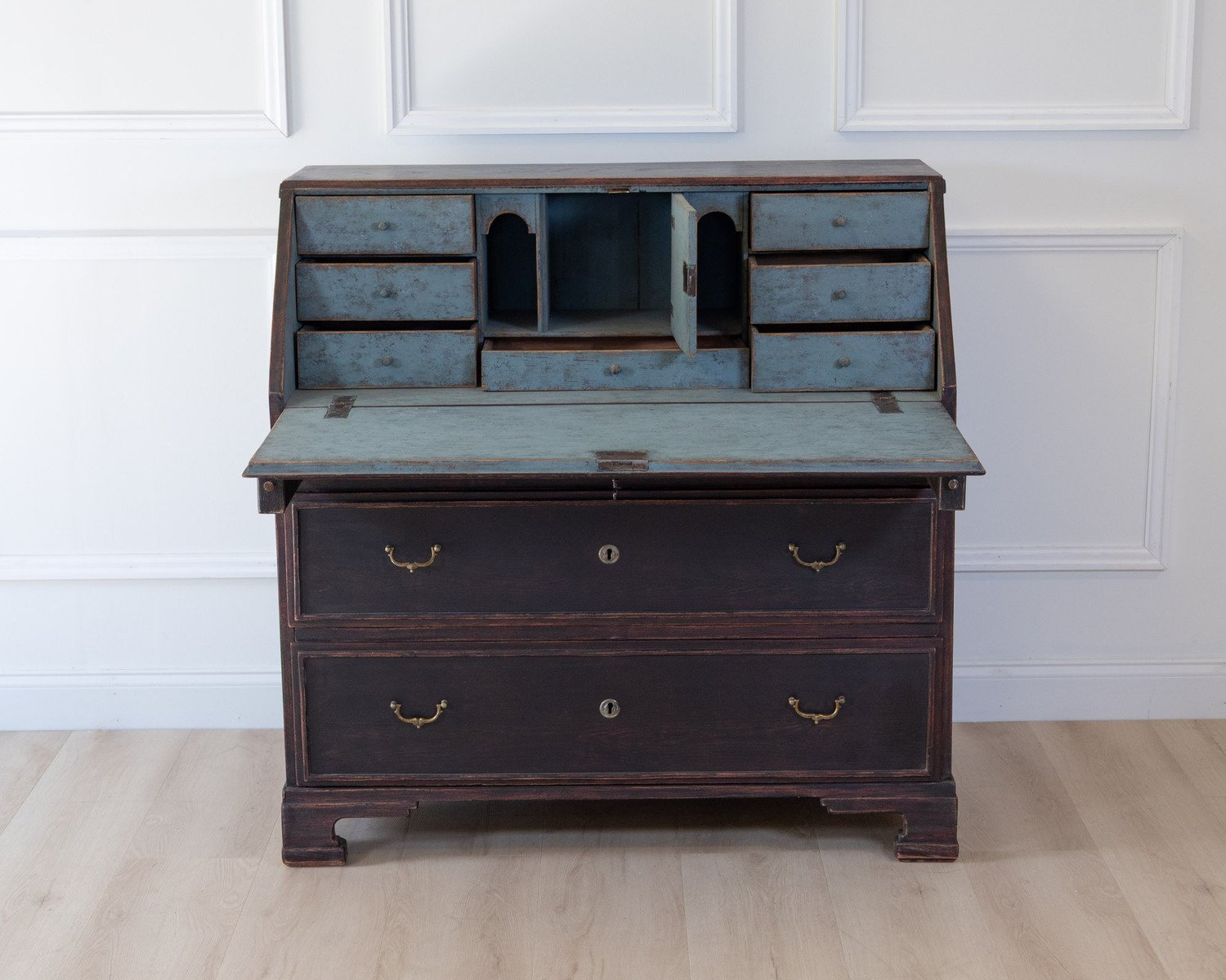 A classic Swedish antique secretary - JAA