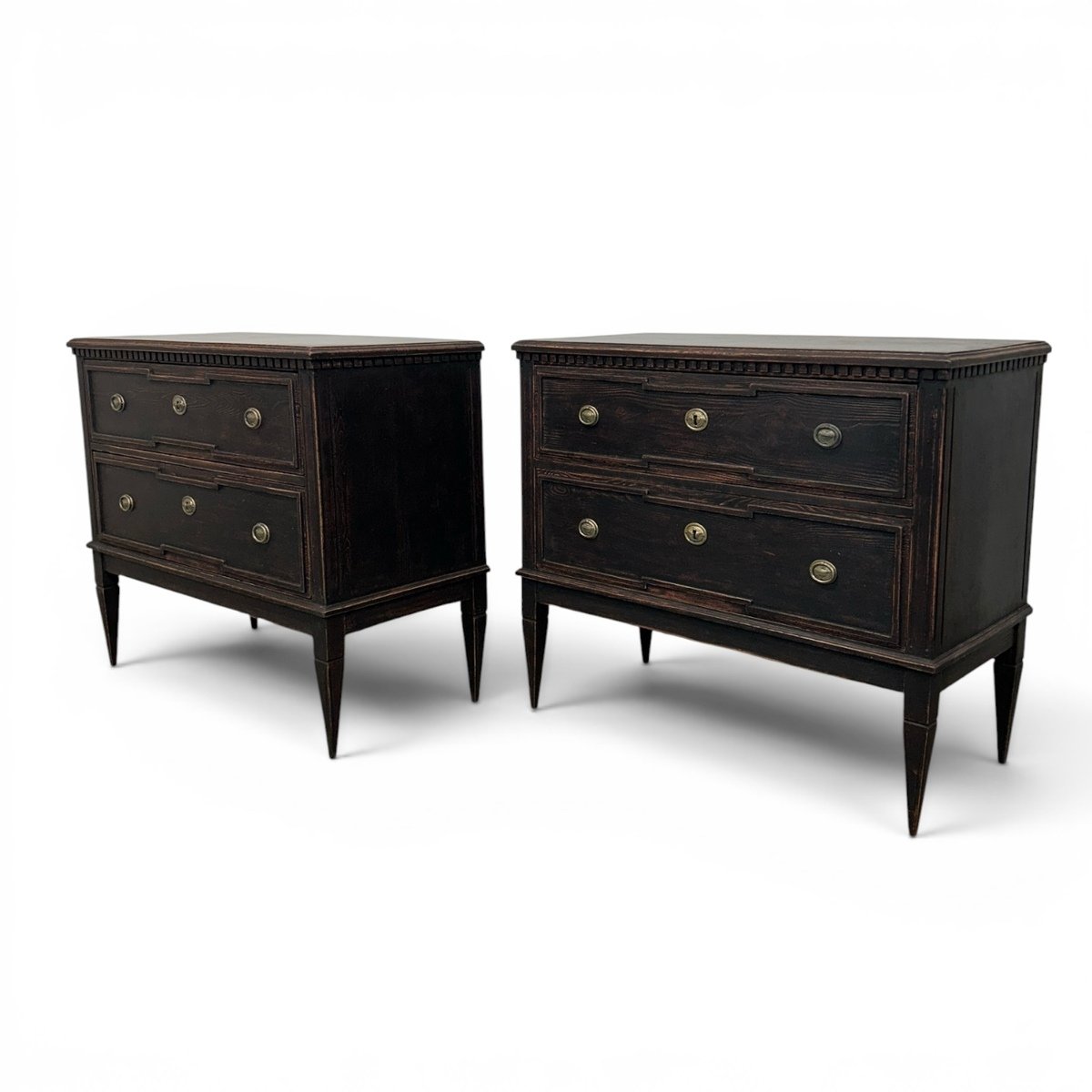 A pair of Gustavian-style chests of drawers in navy blue with a beautiful patina. - JAA