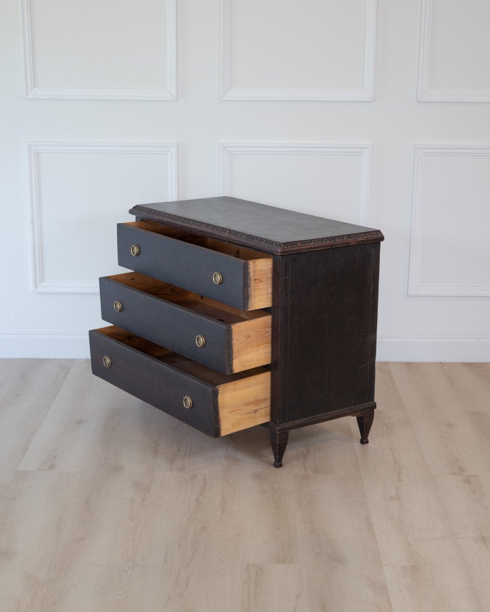 Gustavian-style chest of drawers - JAA