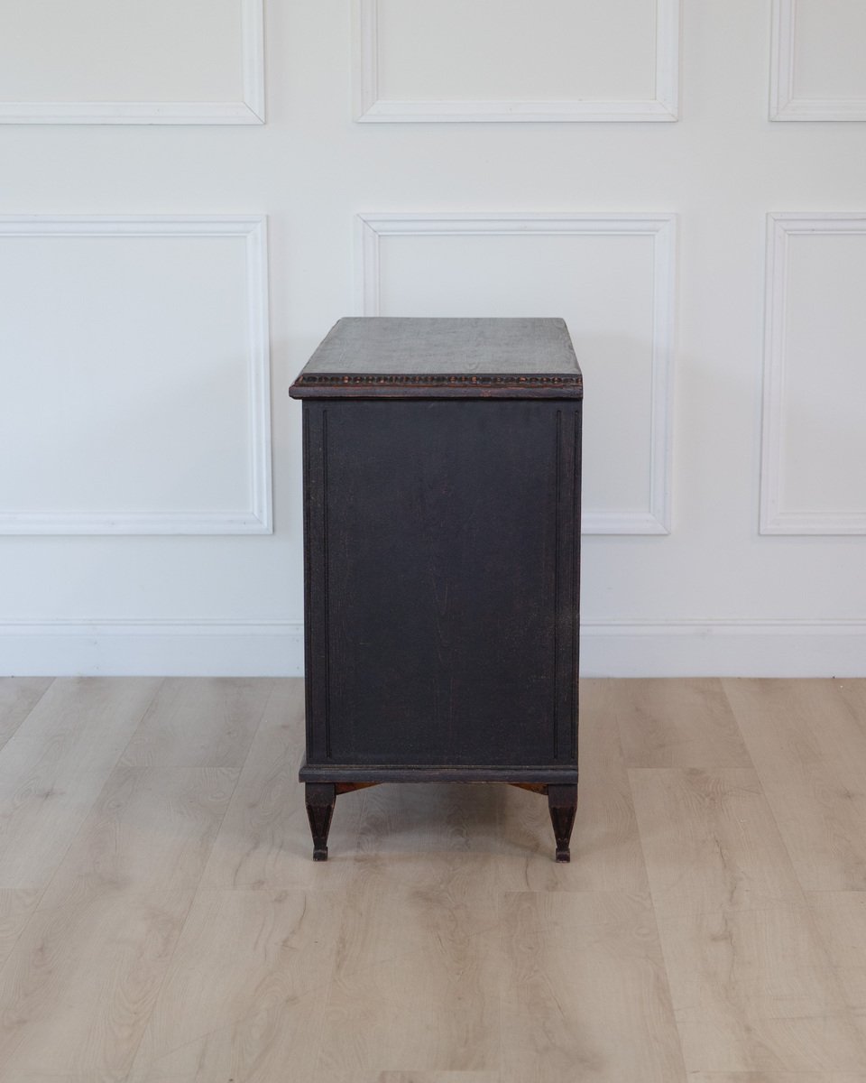 Gustavian-style chest of drawers - JAA
