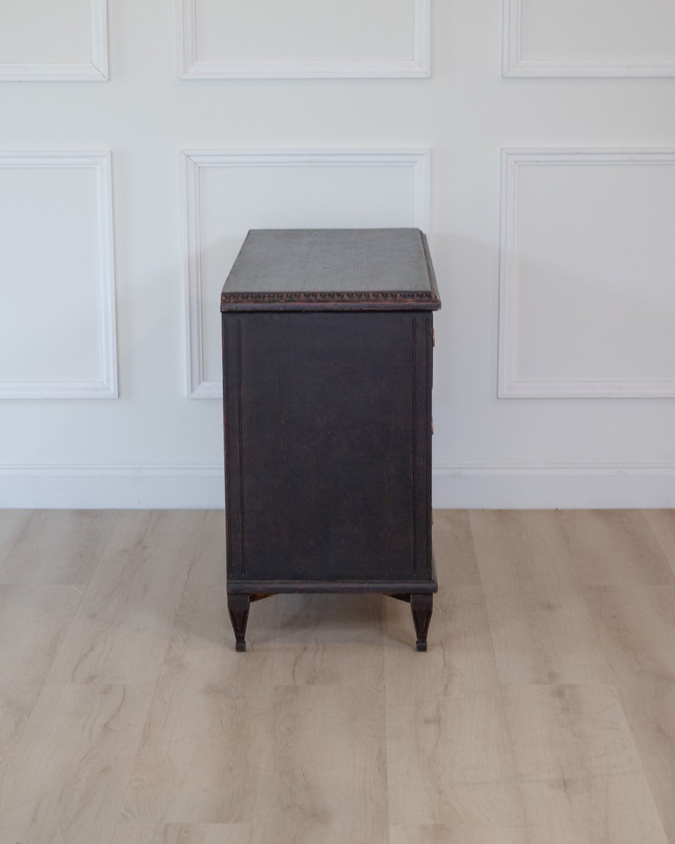 Gustavian-style chest of drawers - JAA
