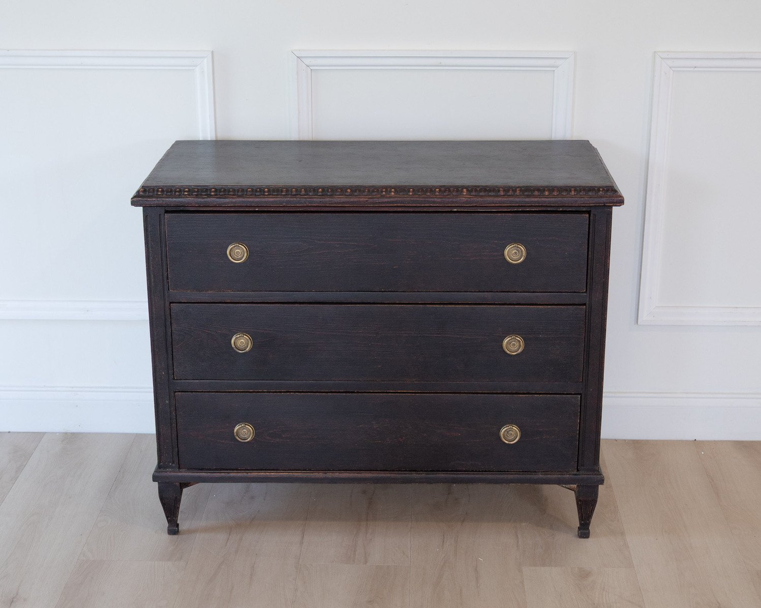 Gustavian-style chest of drawers - JAA