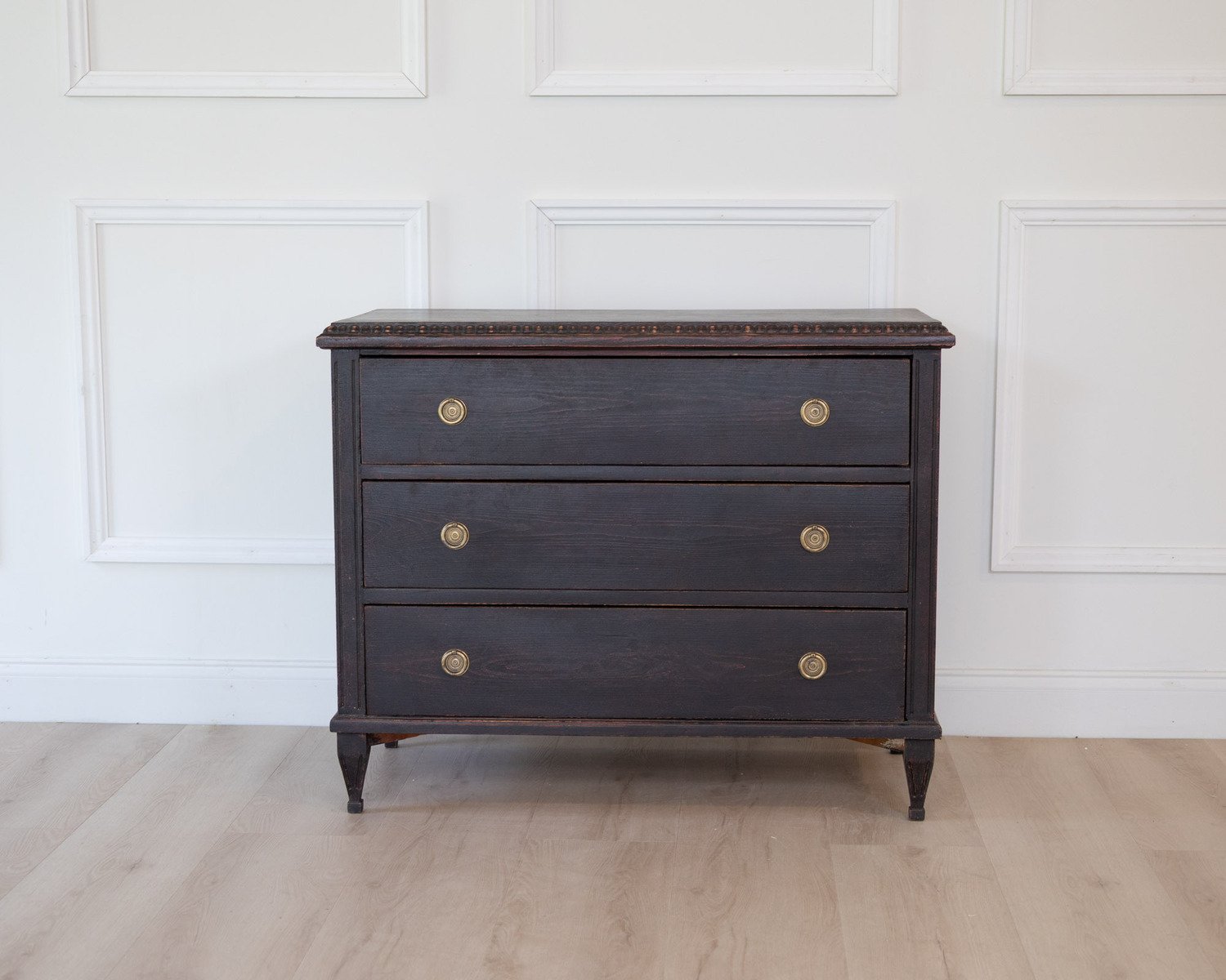 Gustavian-style chest of drawers - JAA