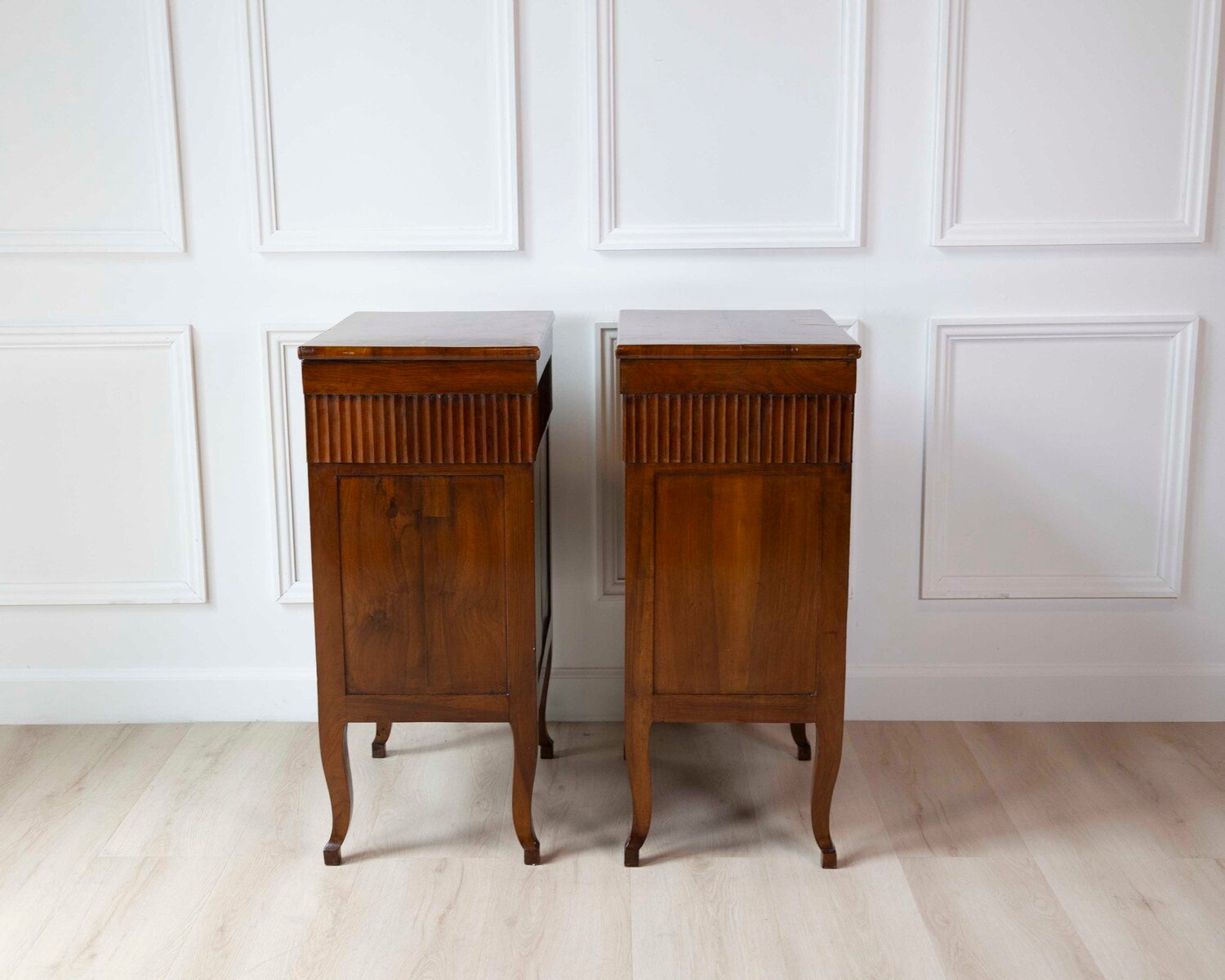 Pair of Italian 18th Century Walnut Bedside Chests with Carved Fluted Drawers - JAA
