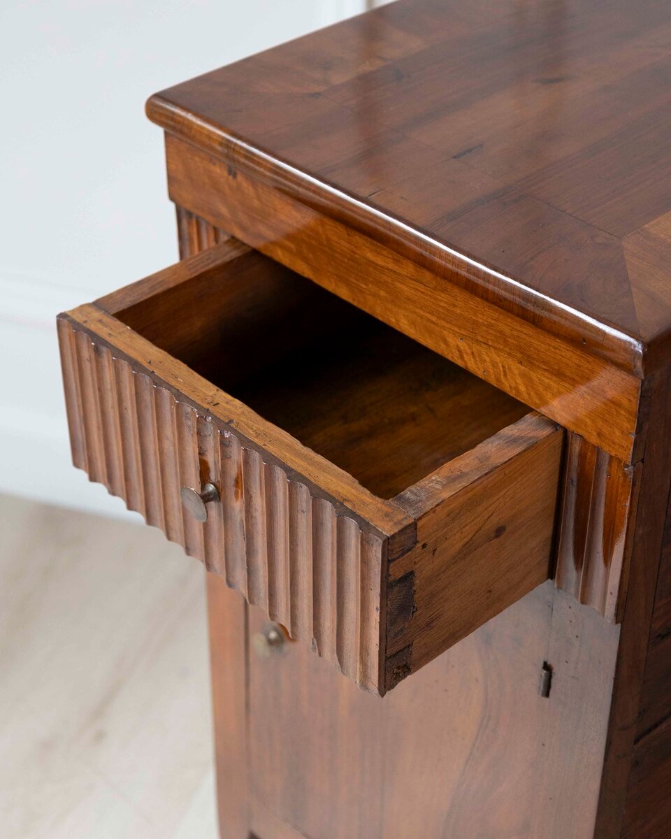 Pair of Italian 18th Century Walnut Bedside Chests with Carved Fluted Drawers - JAA
