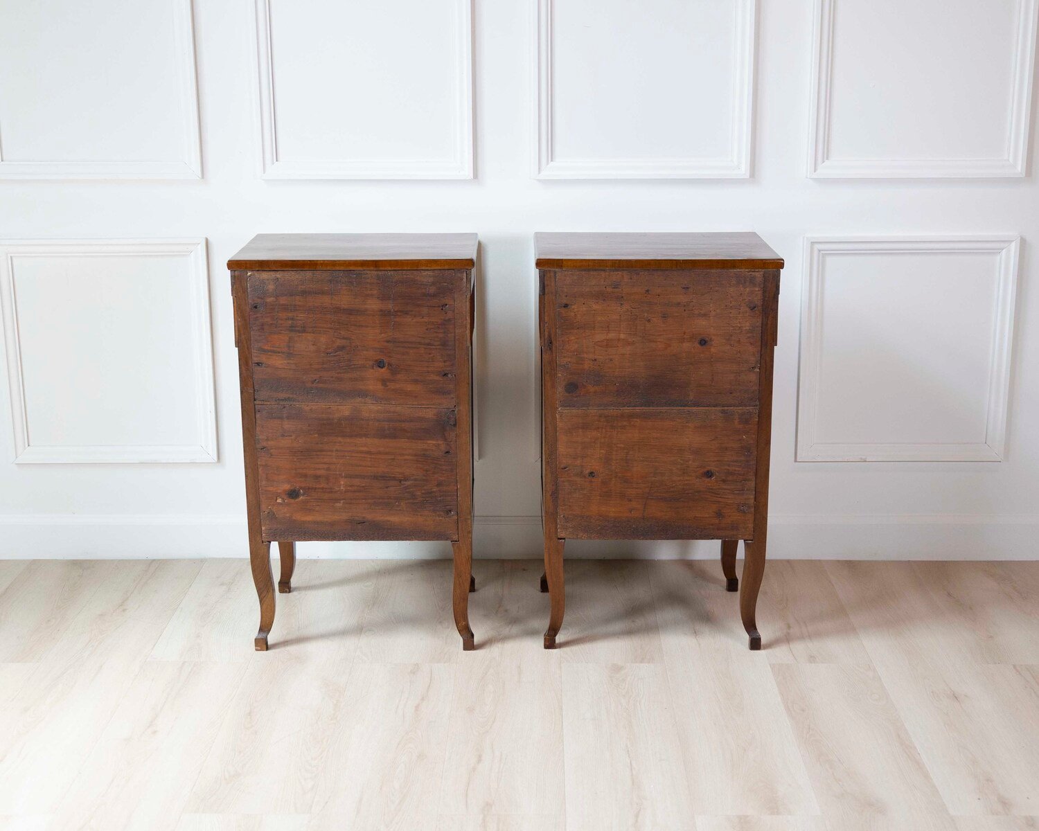 Pair of Italian 18th Century Walnut Bedside Chests with Carved Fluted Drawers - JAA