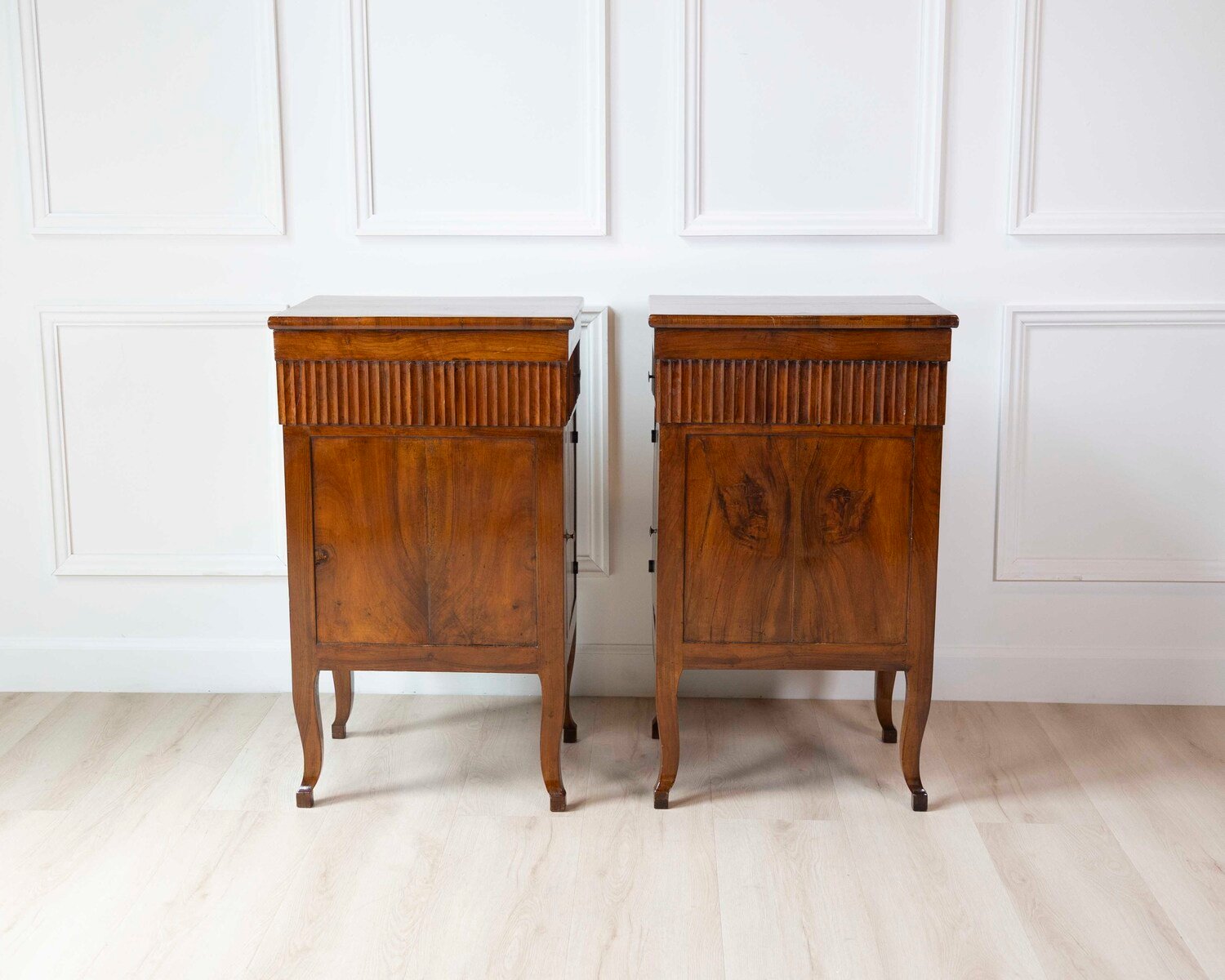 Pair of Italian 18th Century Walnut Bedside Chests with Carved Fluted Drawers - JAA