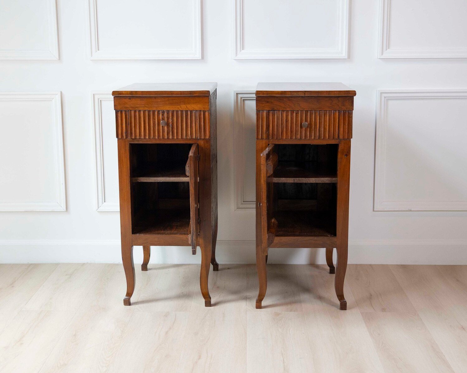Pair of Italian 18th Century Walnut Bedside Chests with Carved Fluted Drawers - JAA