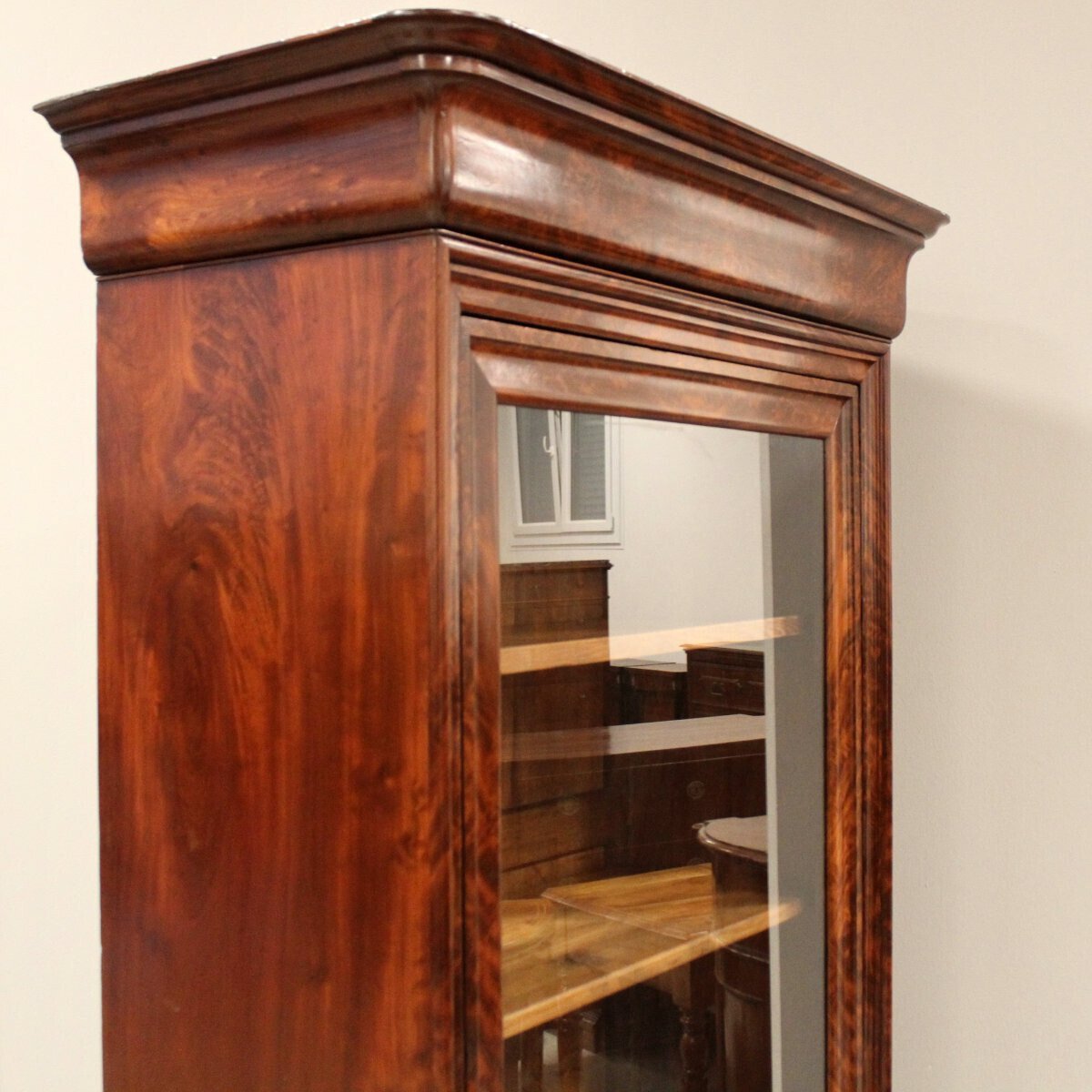 Louis Philippe Flame Mahogany Vitrine, Second Half 19th Century - JAA