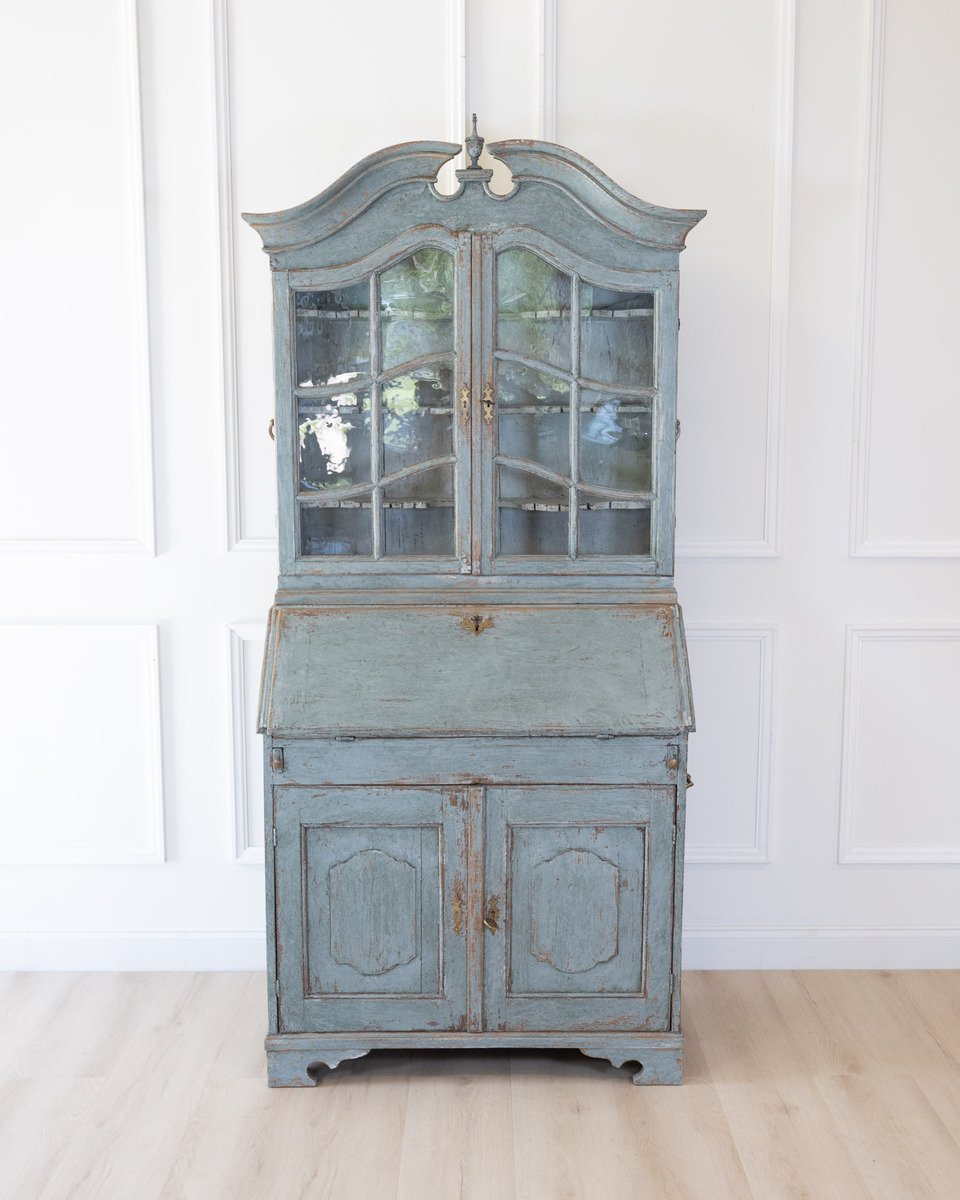 18th Century Swedish Cabinet with Original Glass - JAA