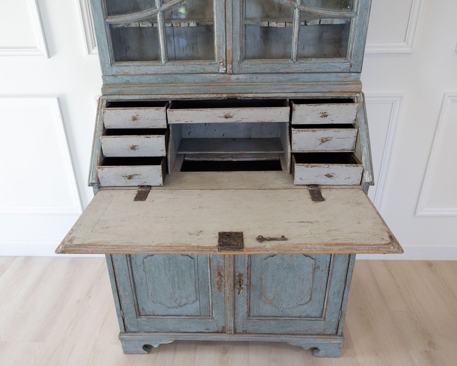 18th Century Swedish Cabinet with Original Glass - JAA