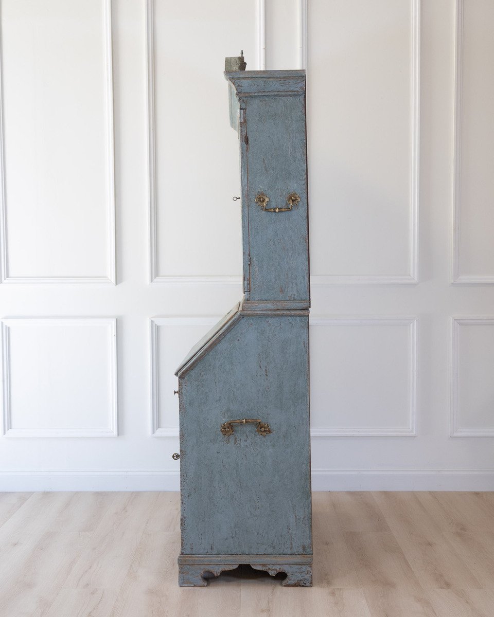 18th Century Swedish Cabinet with Original Glass - JAA
