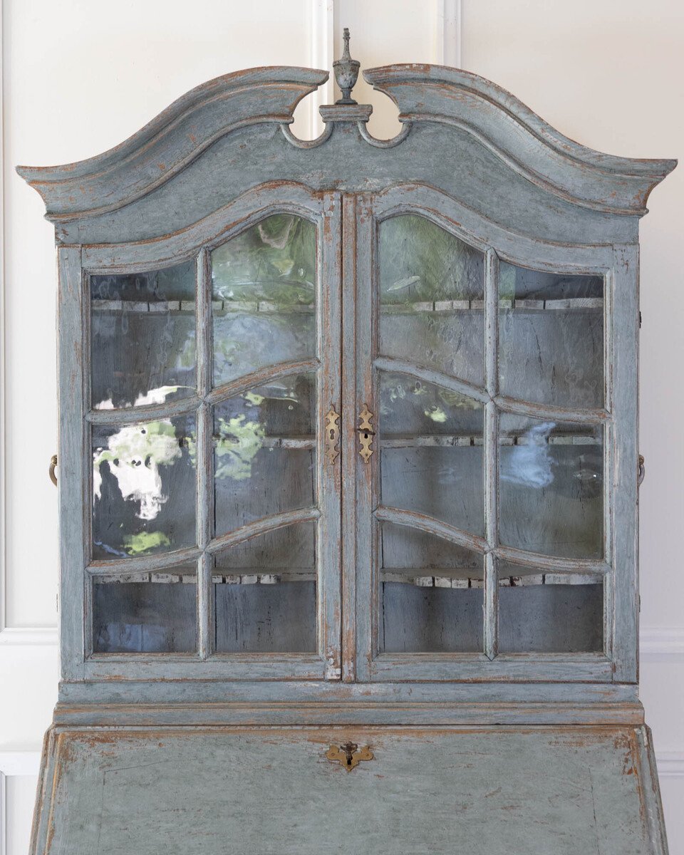 18th Century Swedish Cabinet with Original Glass - JAA