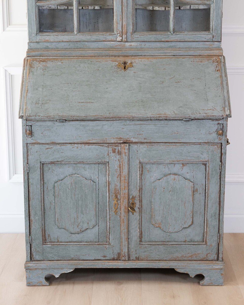 18th Century Swedish Cabinet with Original Glass - JAA