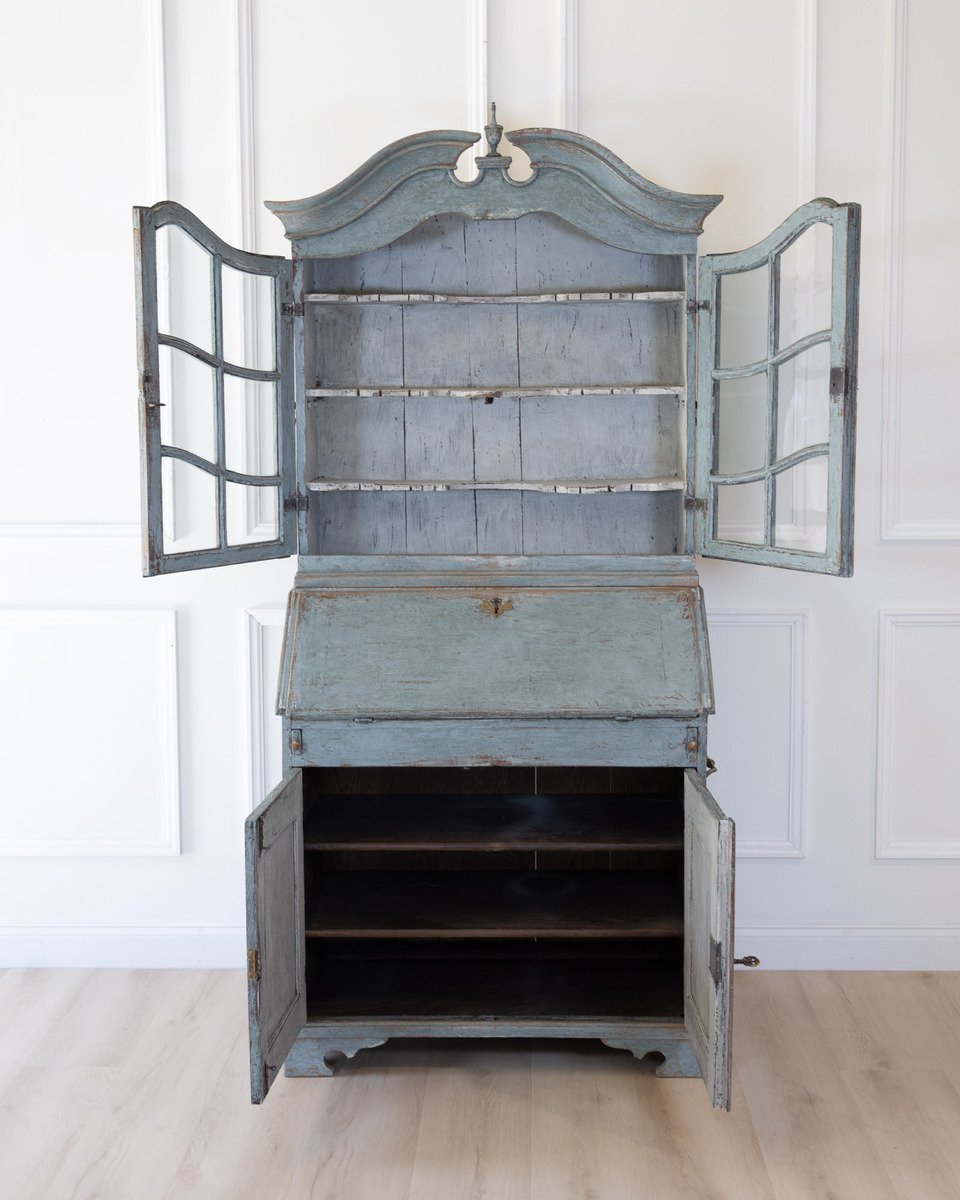 18th Century Swedish Cabinet with Original Glass - JAA