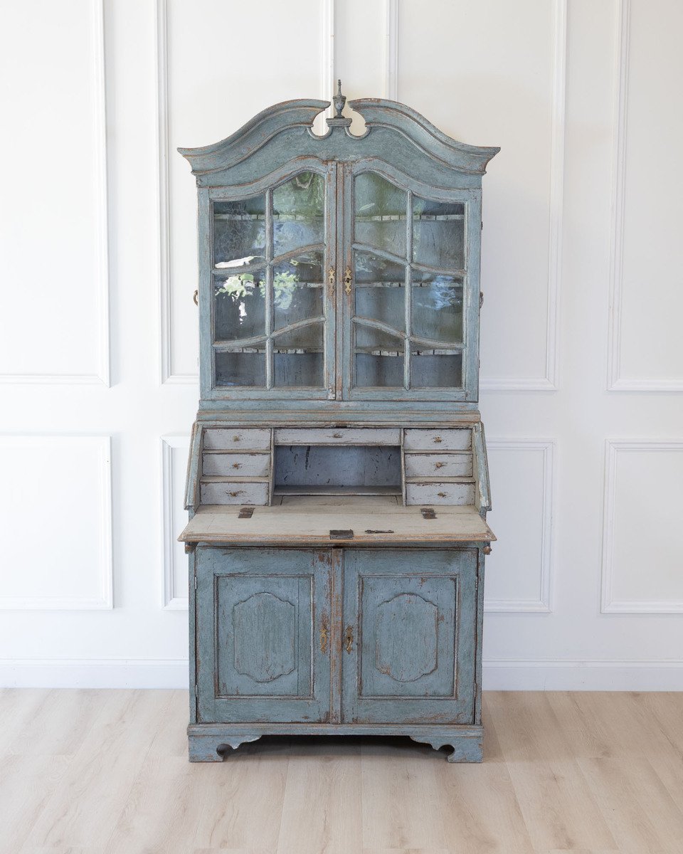18th Century Swedish Cabinet with Original Glass - JAA