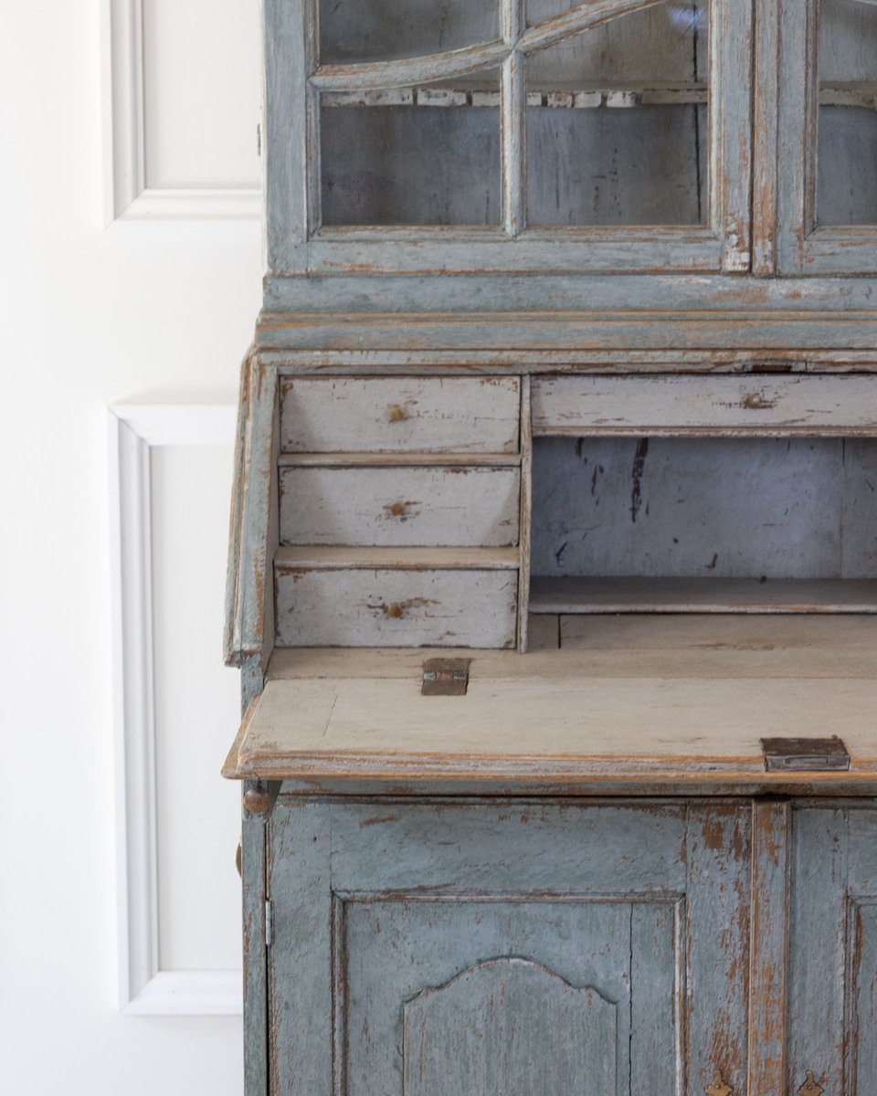 18th Century Swedish Cabinet with Original Glass - JAA