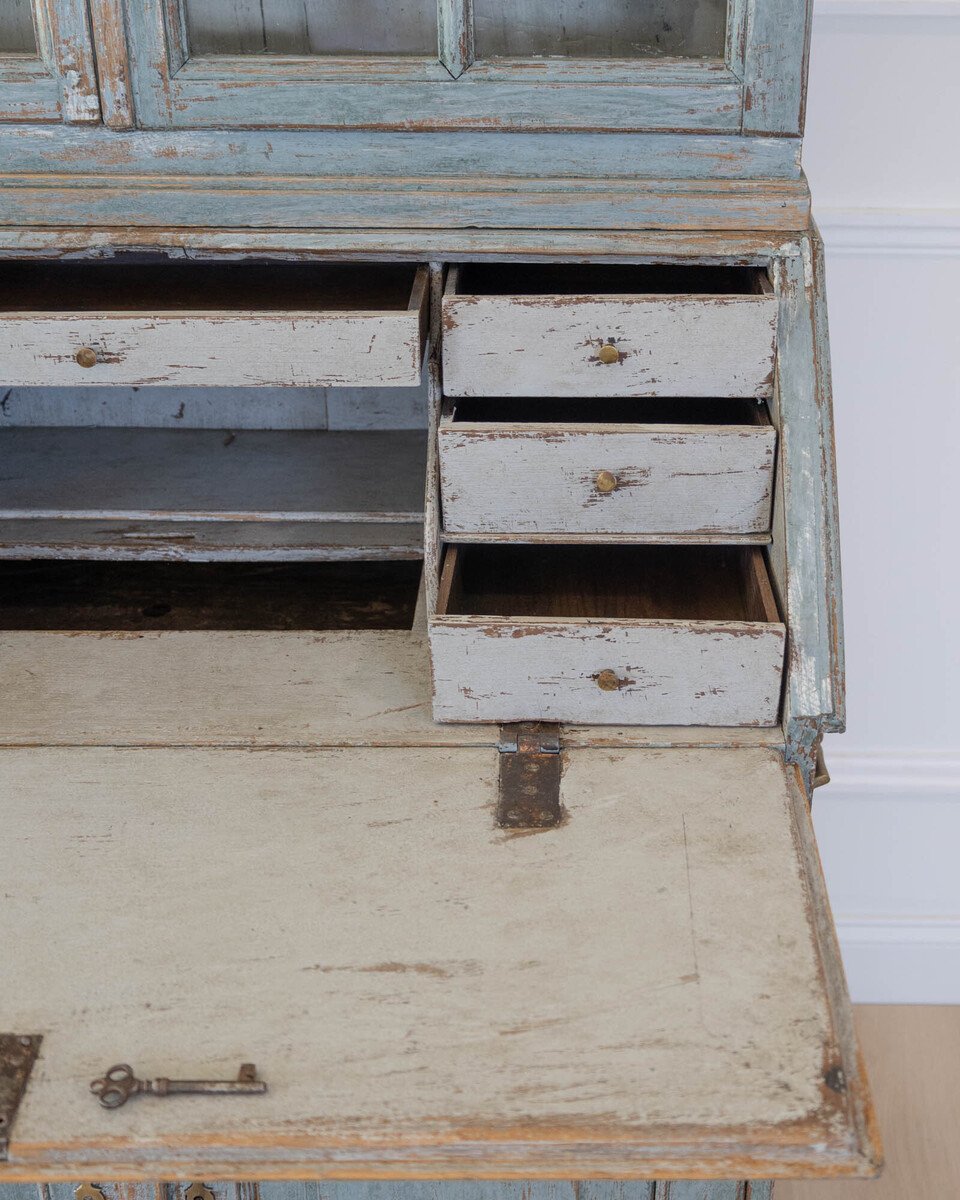 18th Century Swedish Cabinet with Original Glass - JAA