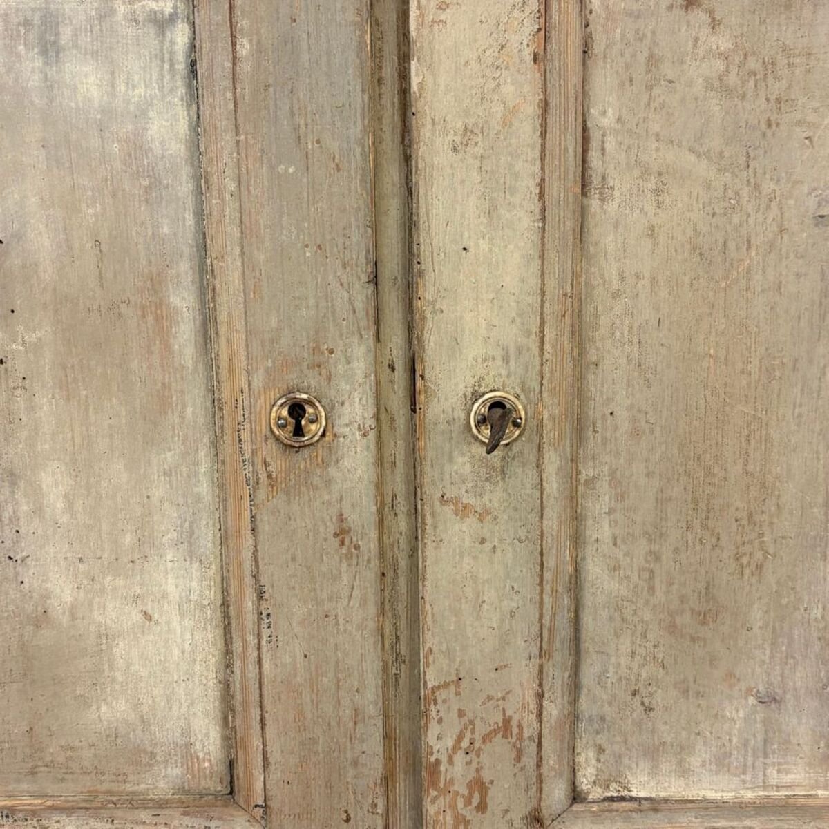 Beautiful 19th-century wooden sideboard opening with 2 doors, original paint - JAA
