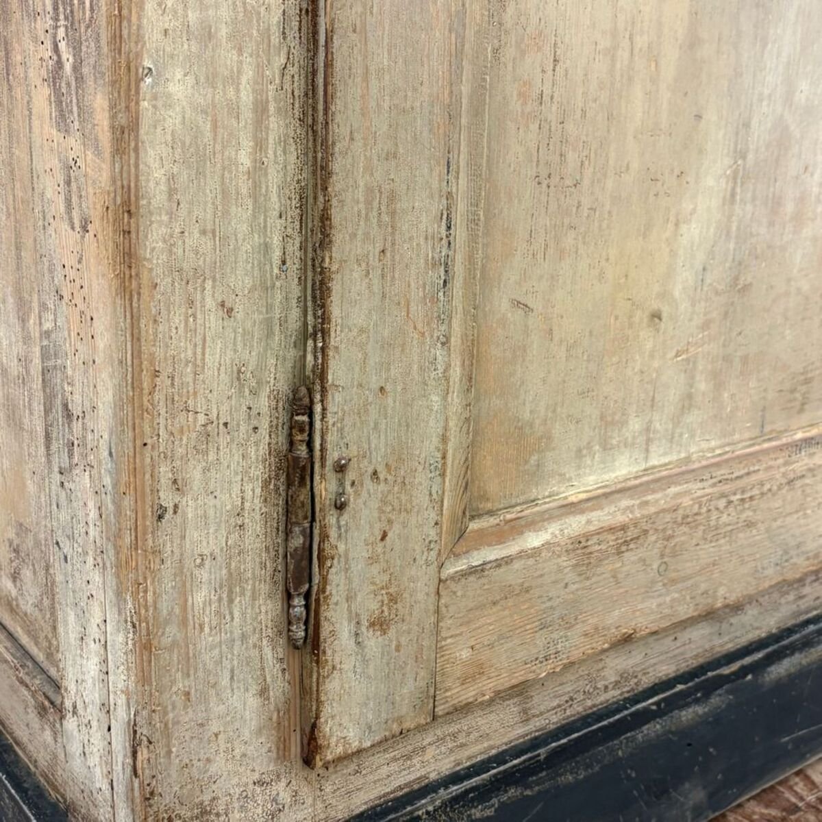 Beautiful 19th-century wooden sideboard opening with 2 doors, original paint - JAA