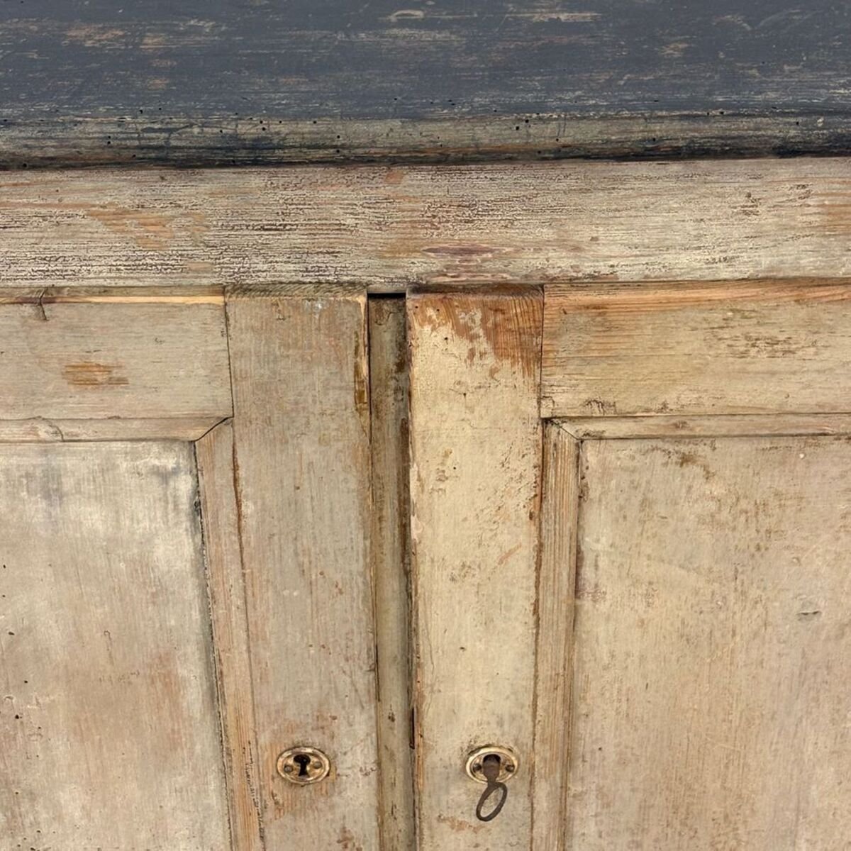 Beautiful 19th-century wooden sideboard opening with 2 doors, original paint - JAA