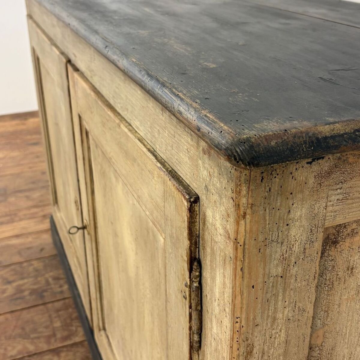 Beautiful 19th-century wooden sideboard opening with 2 doors, original paint - JAA