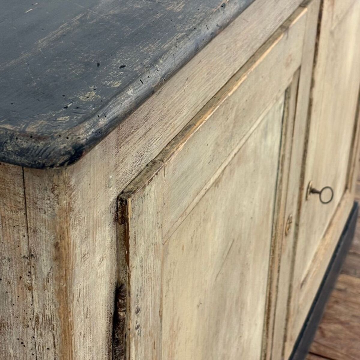 Beautiful 19th-century wooden sideboard opening with 2 doors, original paint - JAA