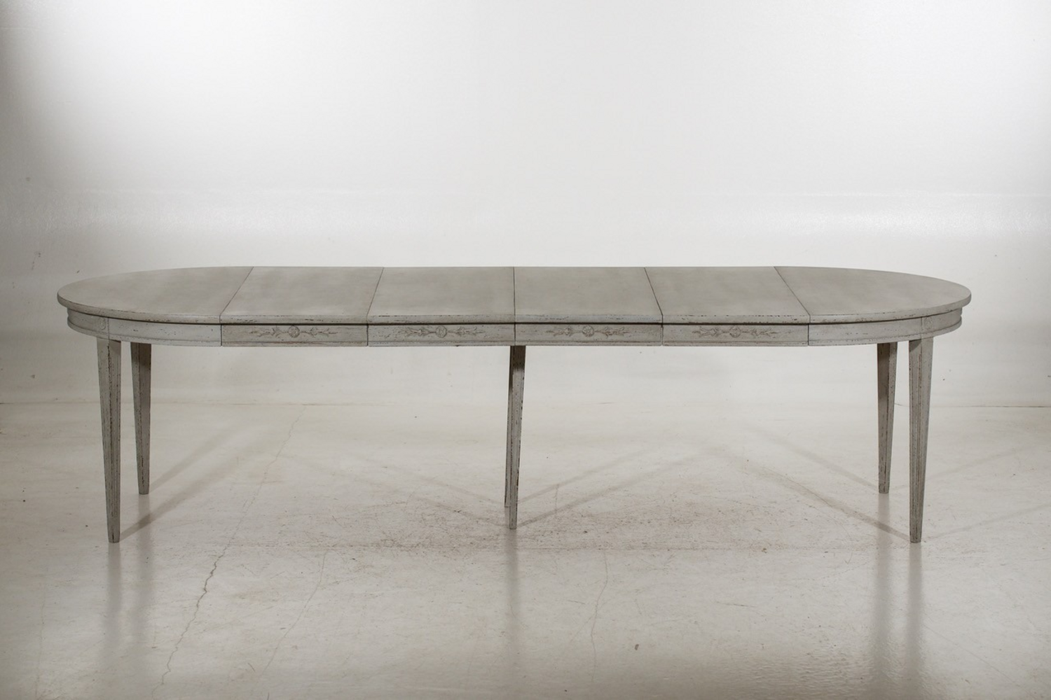 Nice dinning room table, Scandinavian, circa 100 years old. - JAA