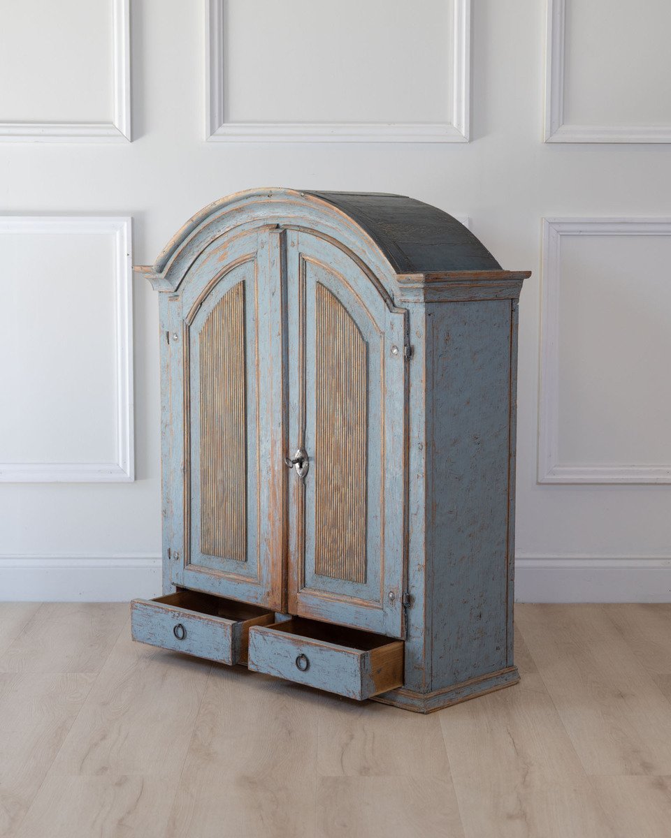 An early 19th century wall cabinet - JAA