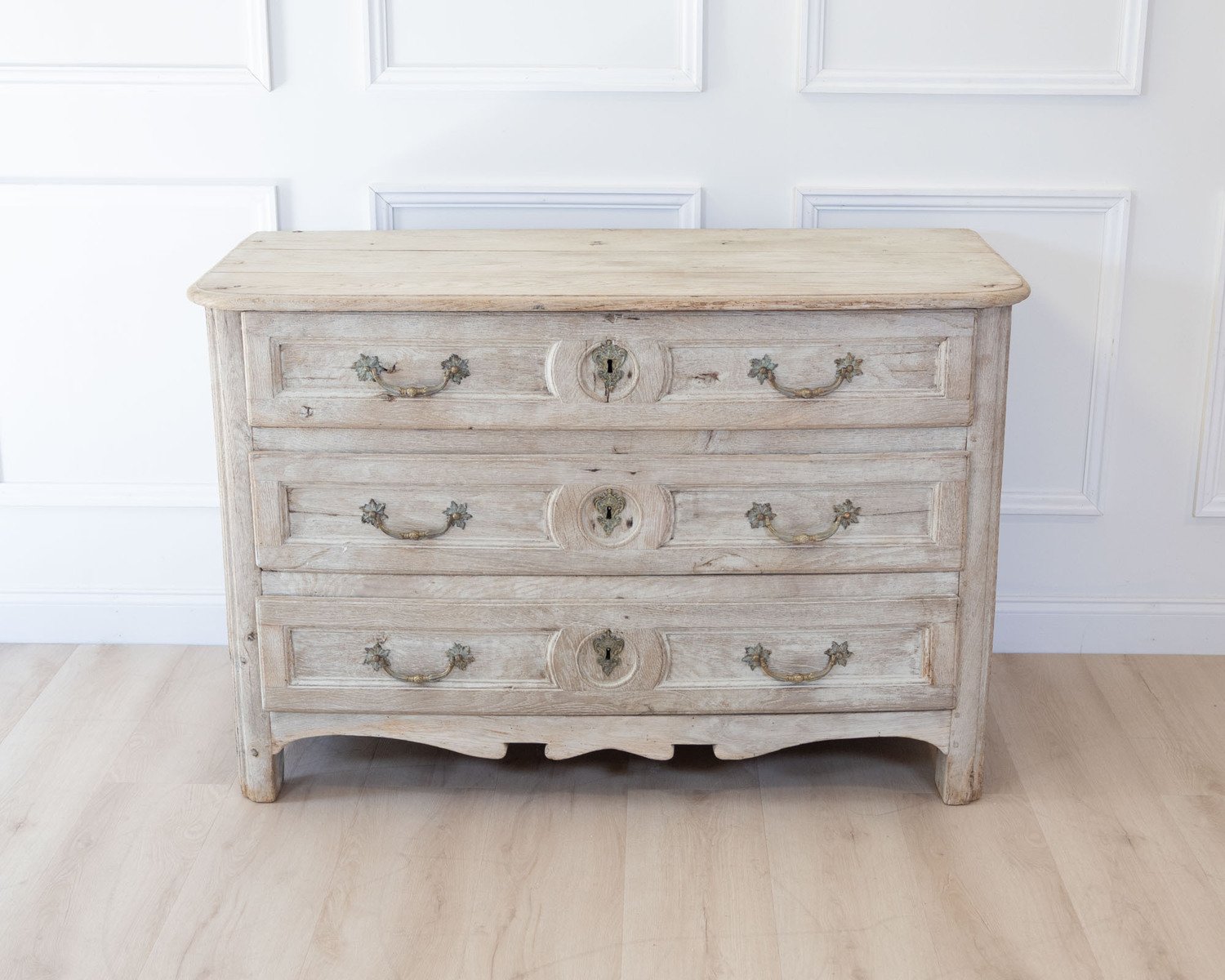 18th century oak chest of drawers - JAA