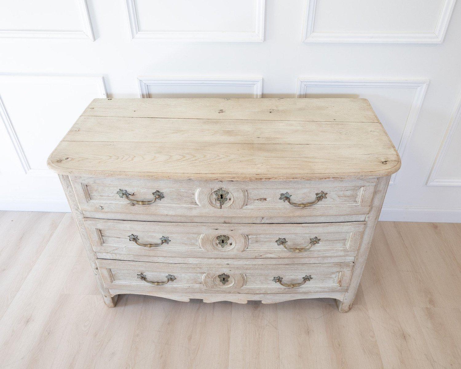 18th century oak chest of drawers - JAA