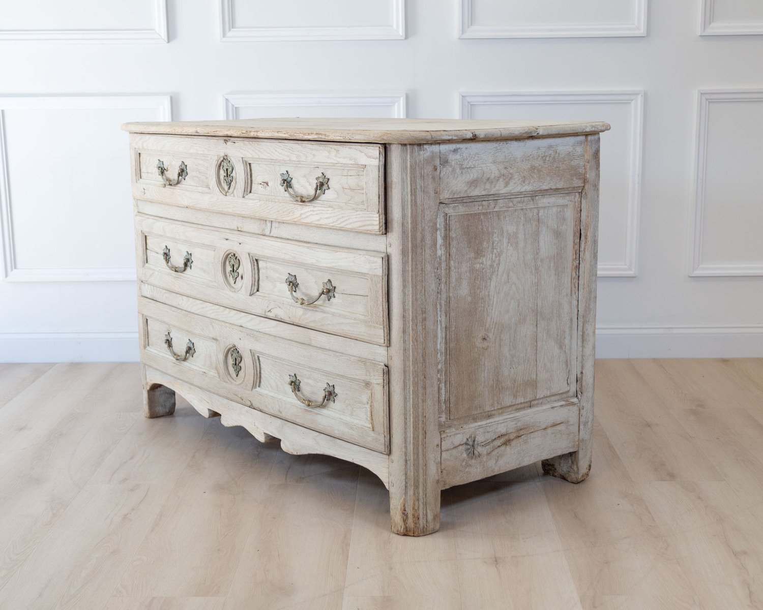18th century oak chest of drawers - JAA