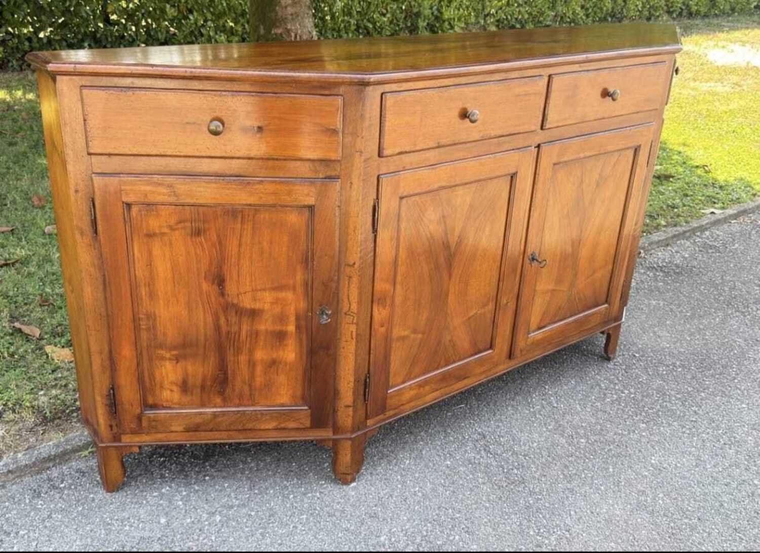 Walnut Sideboard 19th century - JAA