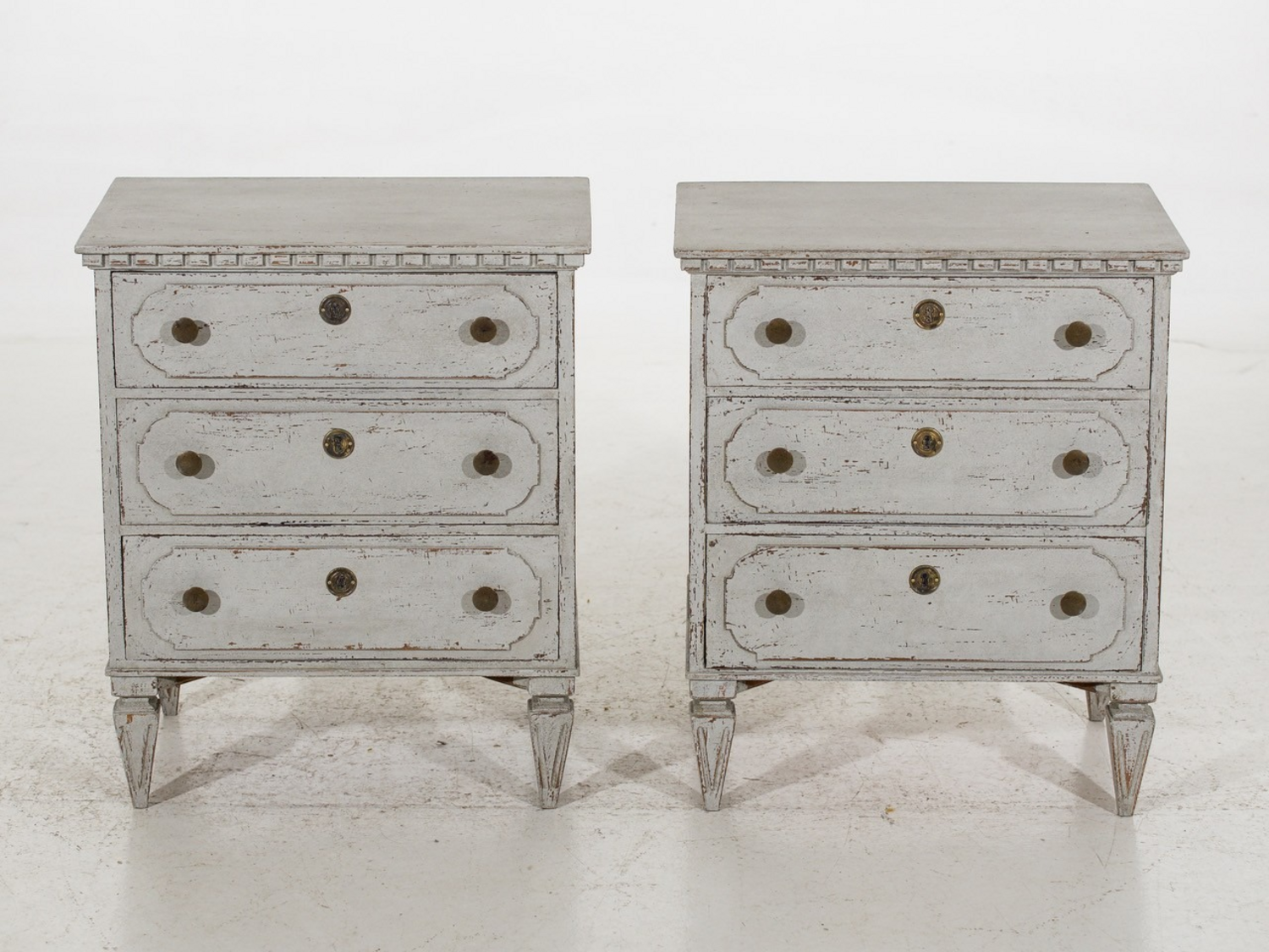 Charming pair of Scandinavian chests of drawers / night cabinets, circa 100 years old - JAA