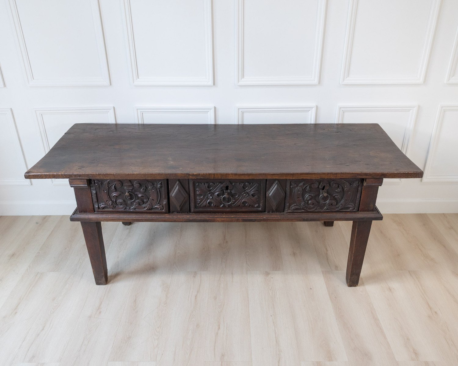 18th century Spanish carved oak three drawer console table. Great colour. 1760. - JAA