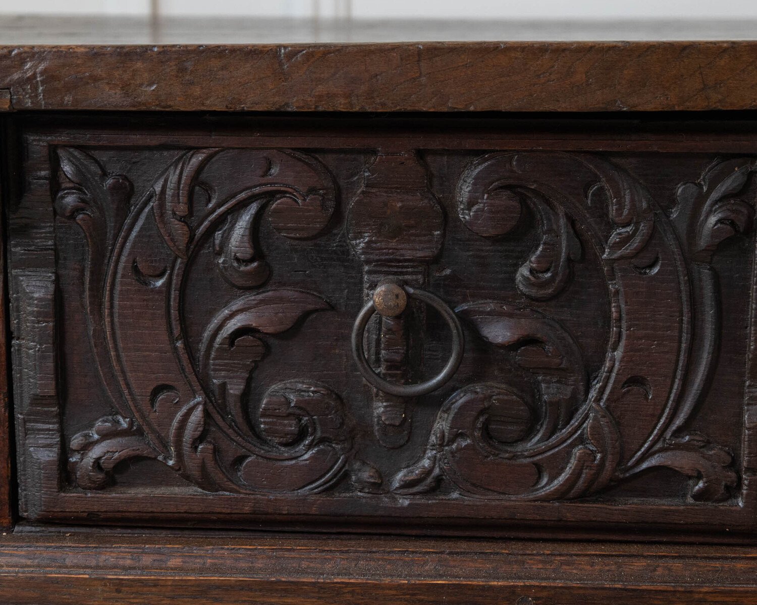18th century Spanish carved oak three drawer console table. Great colour. 1760. - JAA
