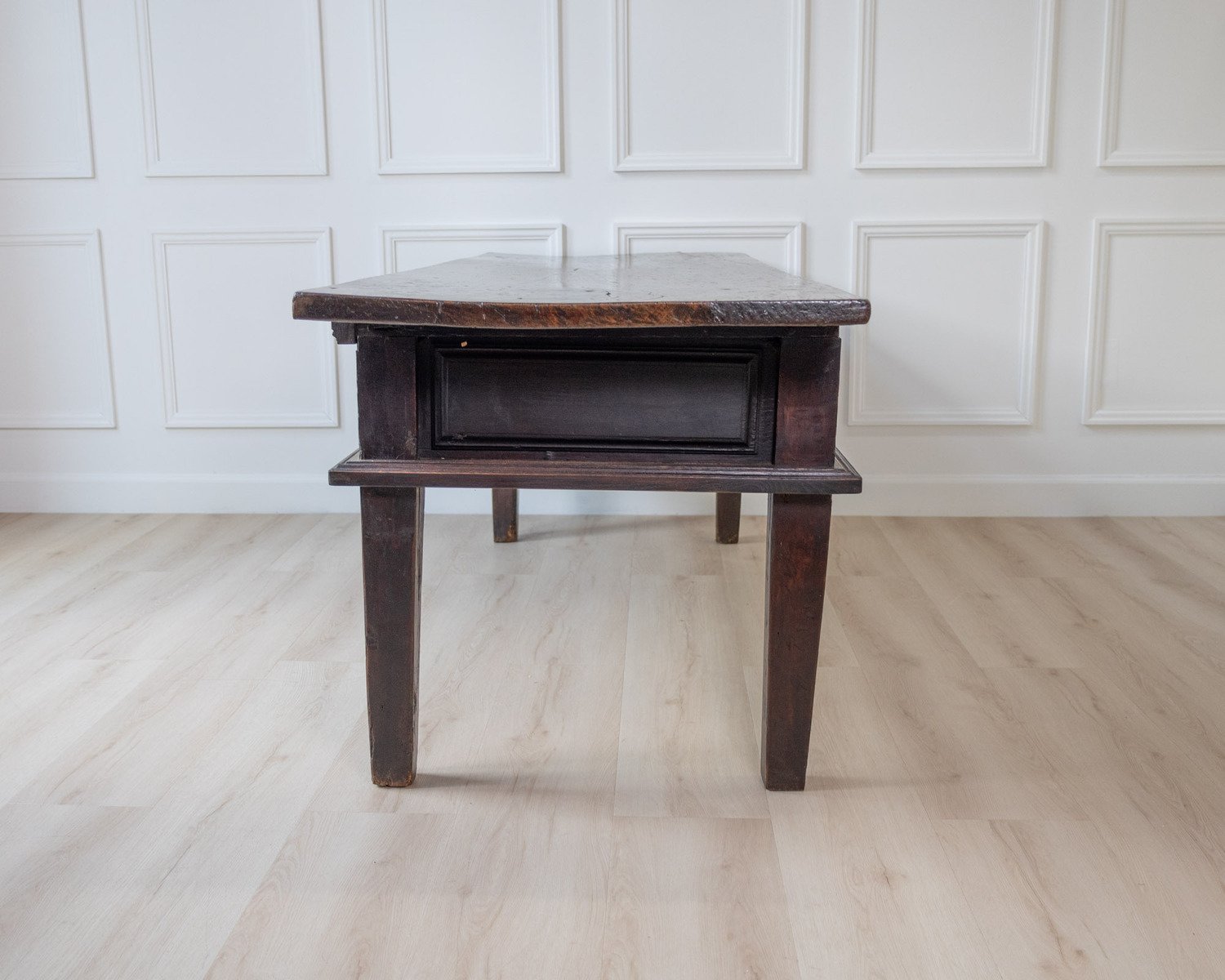 18th century Spanish carved oak three drawer console table. Great colour. 1760. - JAA