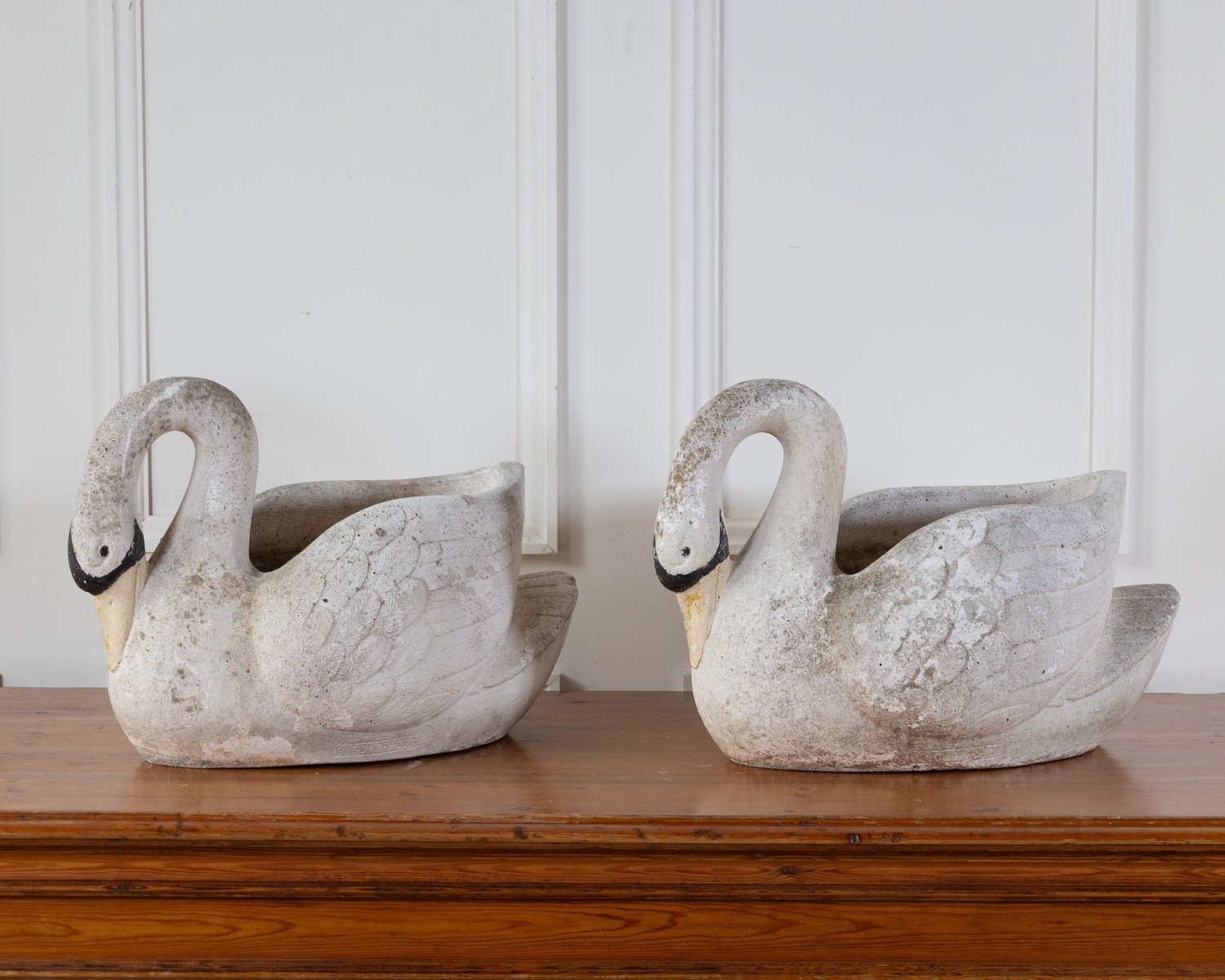 Pair of concrete swans planters circa 1960 - JAA