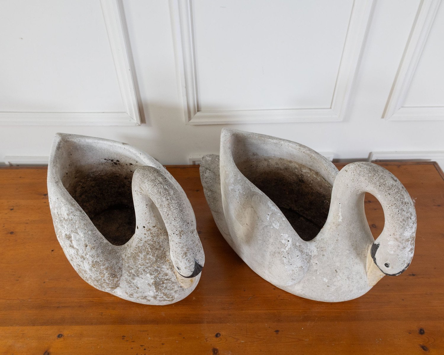 Pair of concrete swans planters circa 1960 - JAA