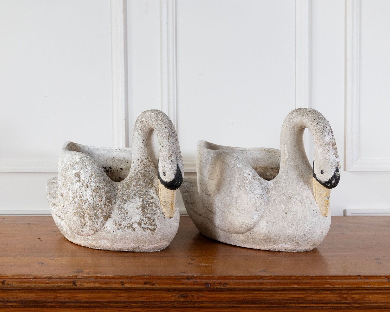 Pair of concrete swans planters circa 1960 - JAA