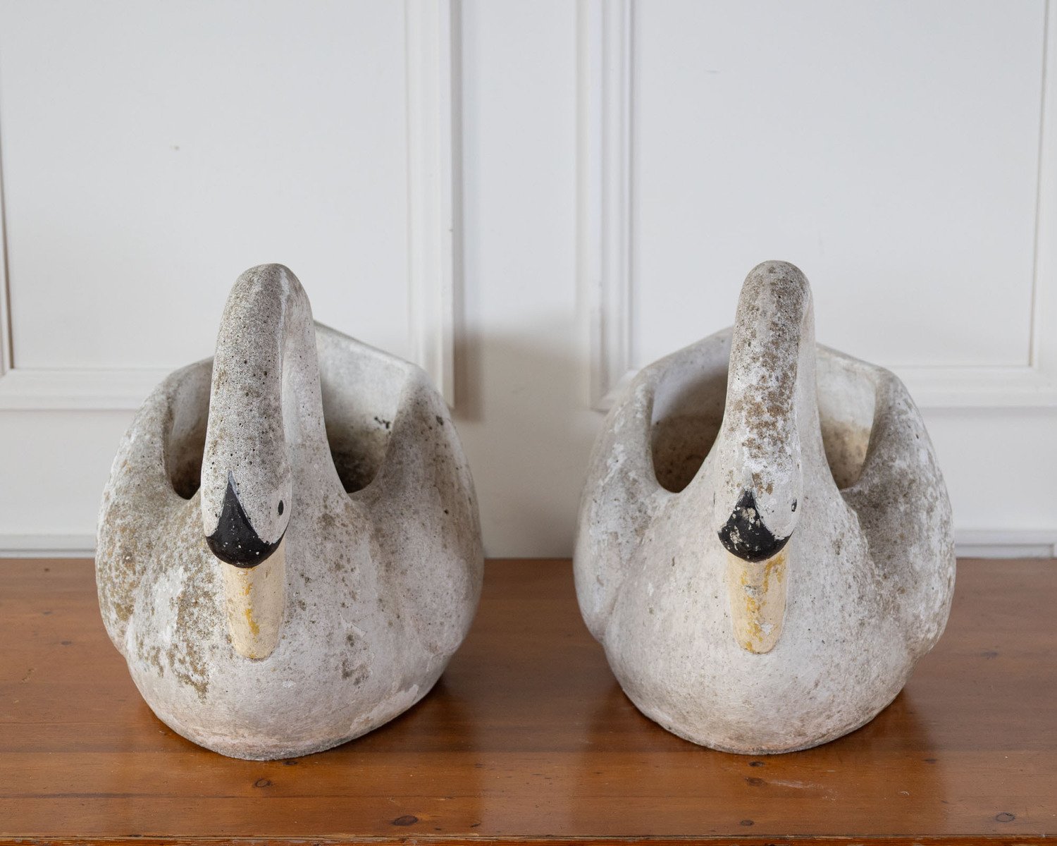 Pair of concrete swans planters circa 1960 - JAA