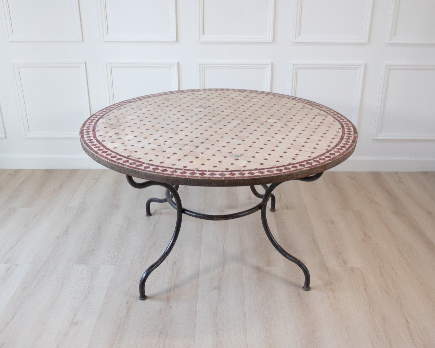 Early 20th century Spanish garden table with a tiled top. 1920. - JAA