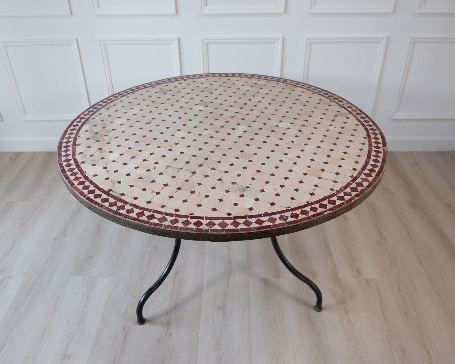 Early 20th century Spanish garden table with a tiled top. 1920. - JAA