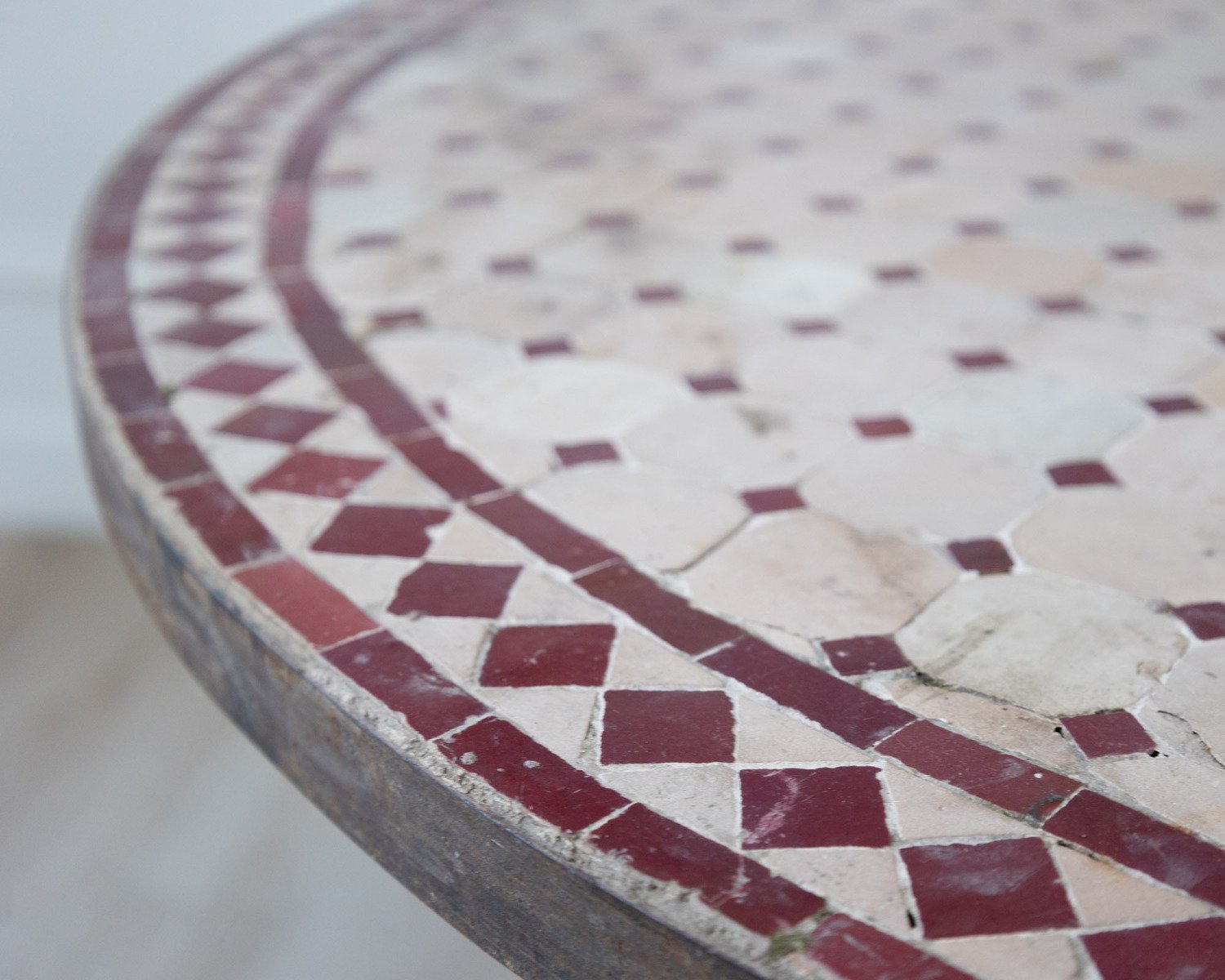 Early 20th century Spanish garden table with a tiled top. 1920. - JAA