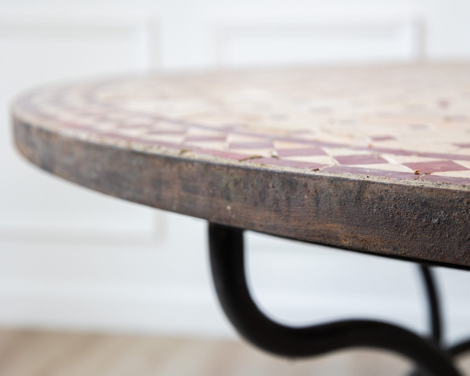 Early 20th century Spanish garden table with a tiled top. 1920. - JAA
