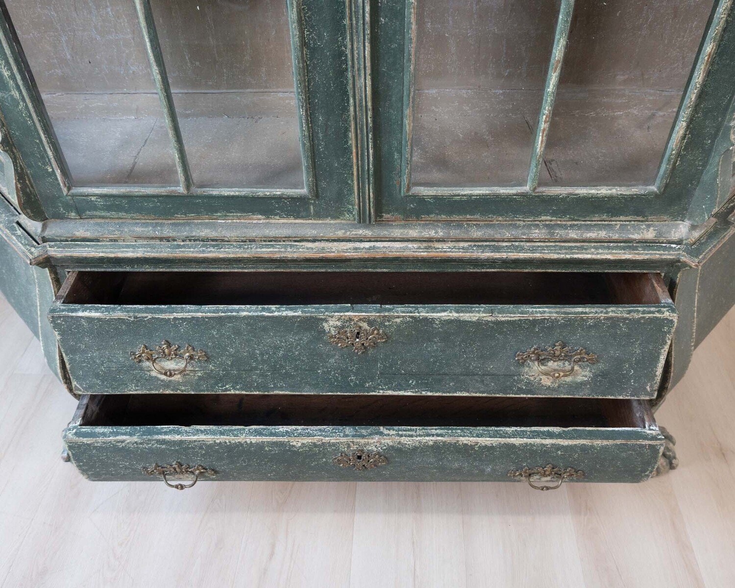 19th century painted oak Dutch vitrine/ display cabinet. 1880. - JAA