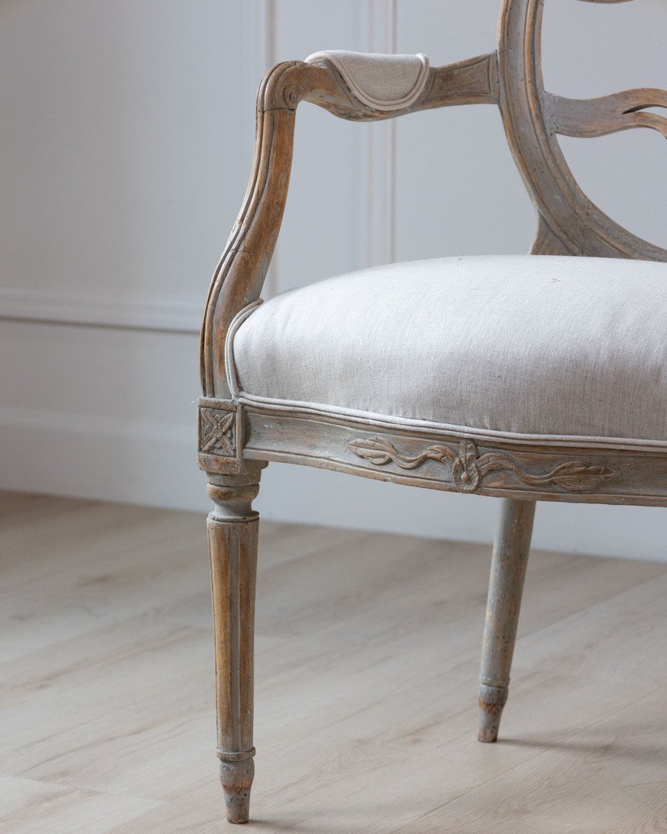 A pair of Gustavian smiling chairs - JAA