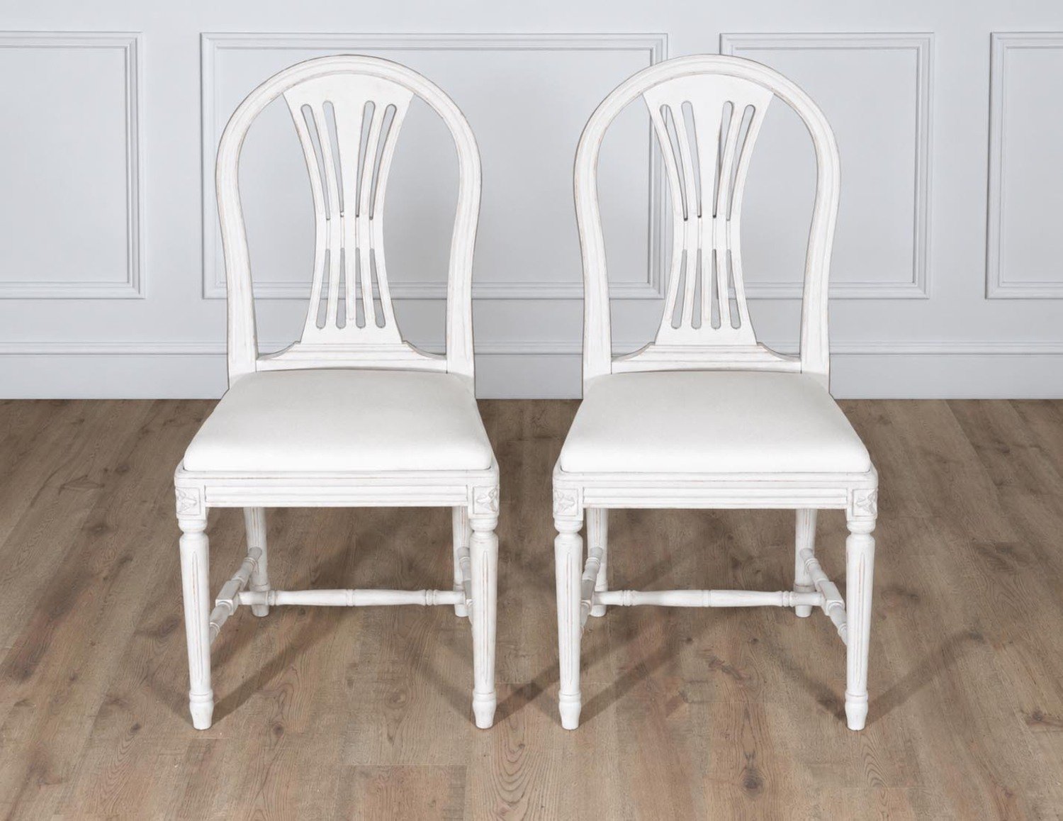 Pair of Early 20th Century Swedish Gustavian Style Dining Chairs in Painted Wood - JAA