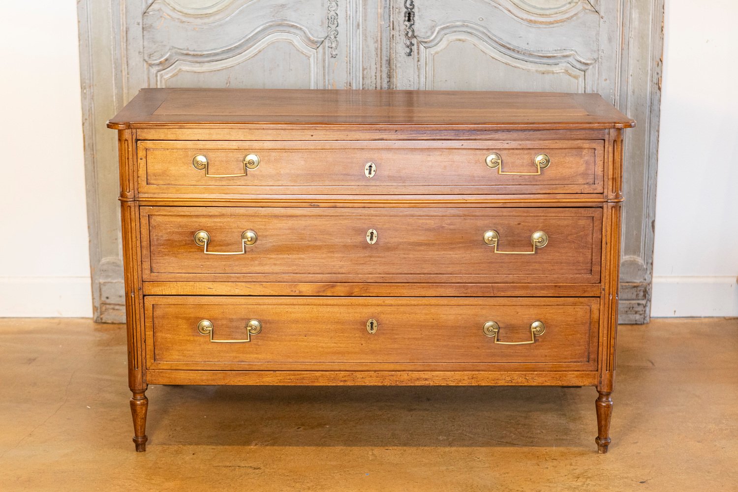 French 1890s Louis XVI Style Three-Drawer Commode with Rounded Fluted Side Posts - JAA