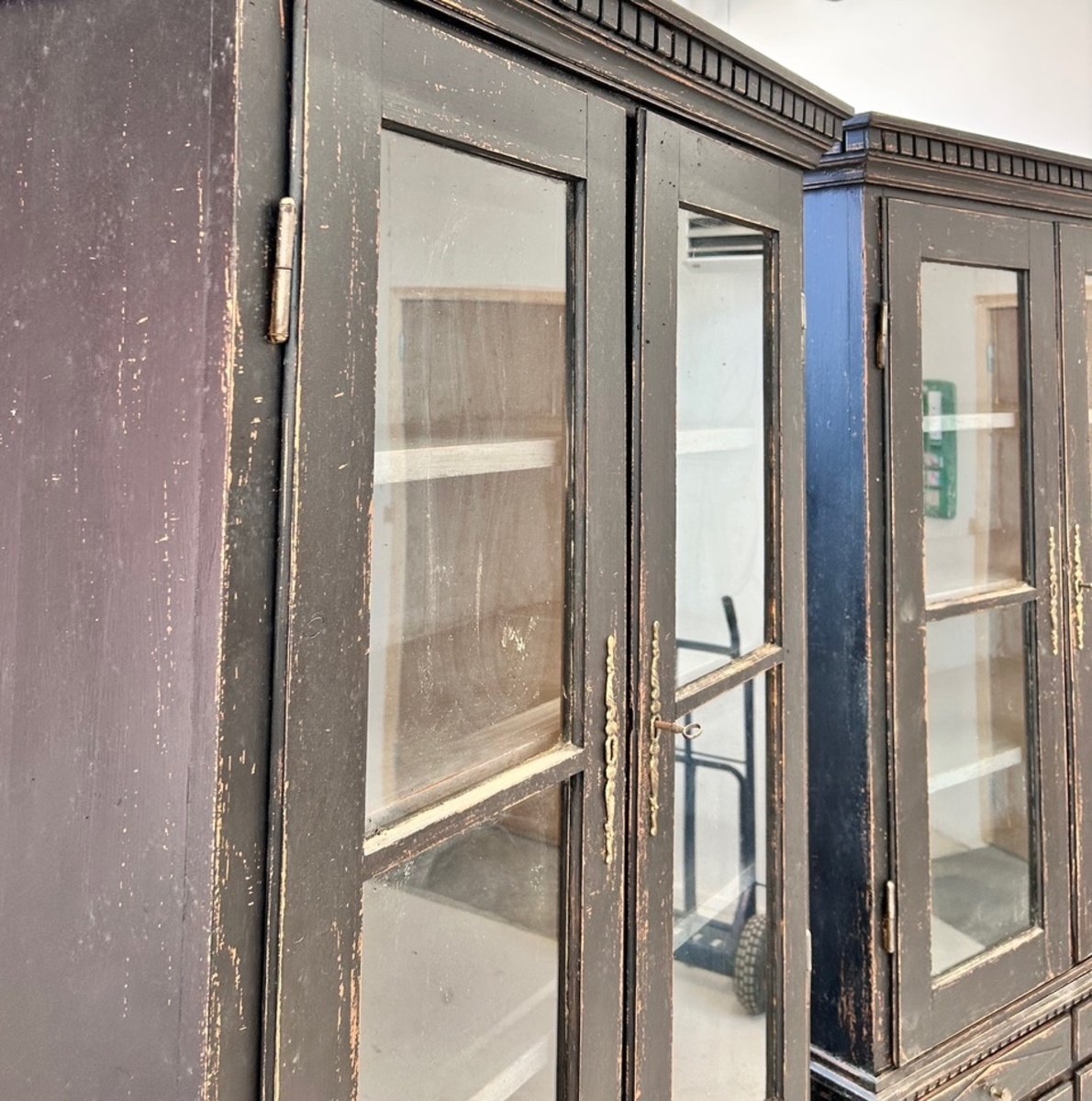 Pair of Swedish vitrines - JAA